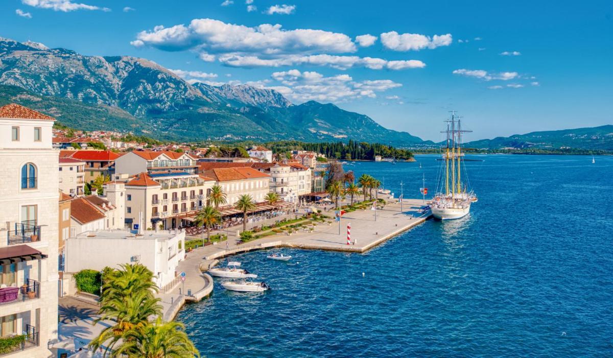 Chic Apartment In The City Center By The Sea Tivat Eksteriør bilde