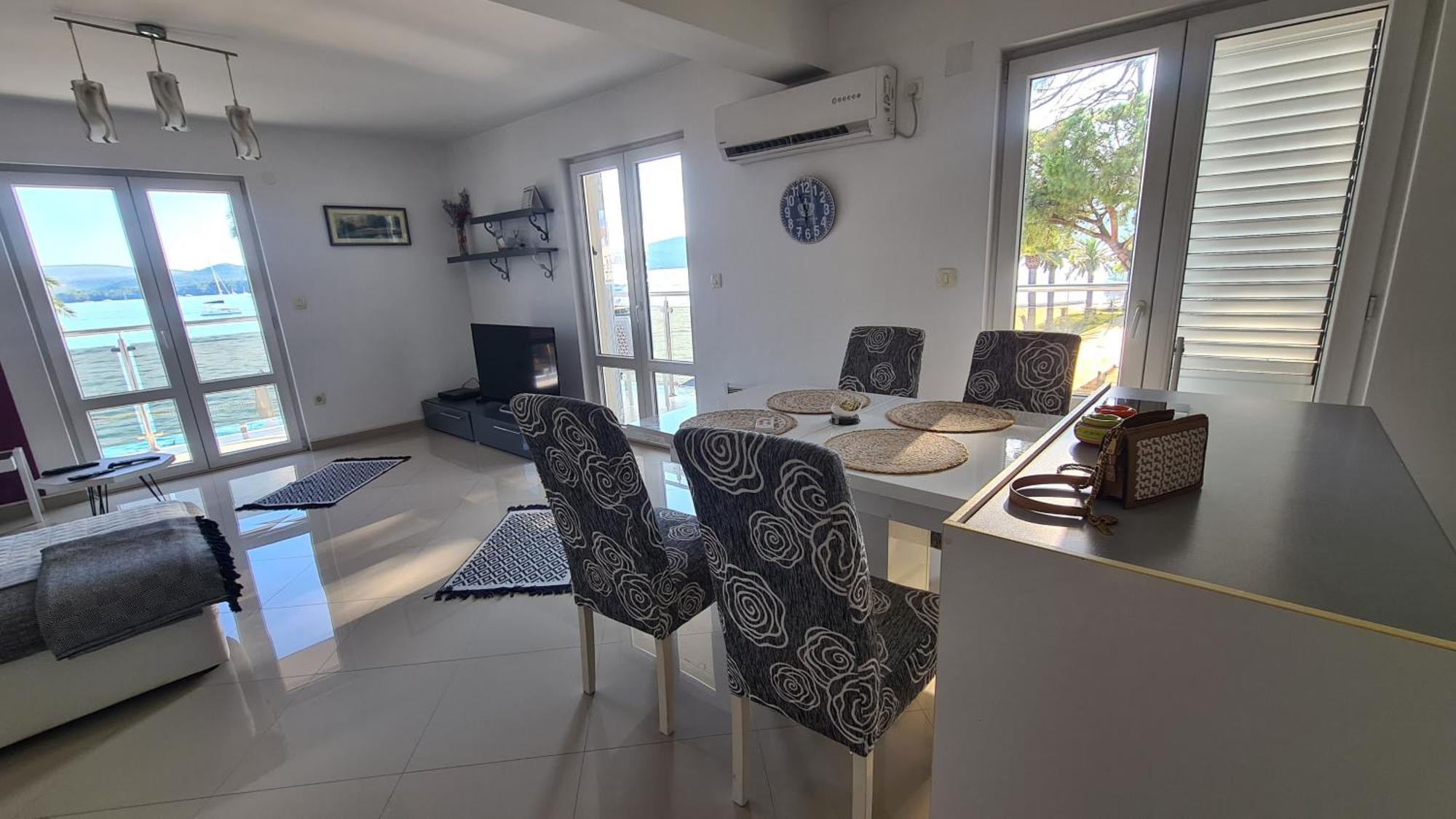 Chic Apartment In The City Center By The Sea Tivat Eksteriør bilde